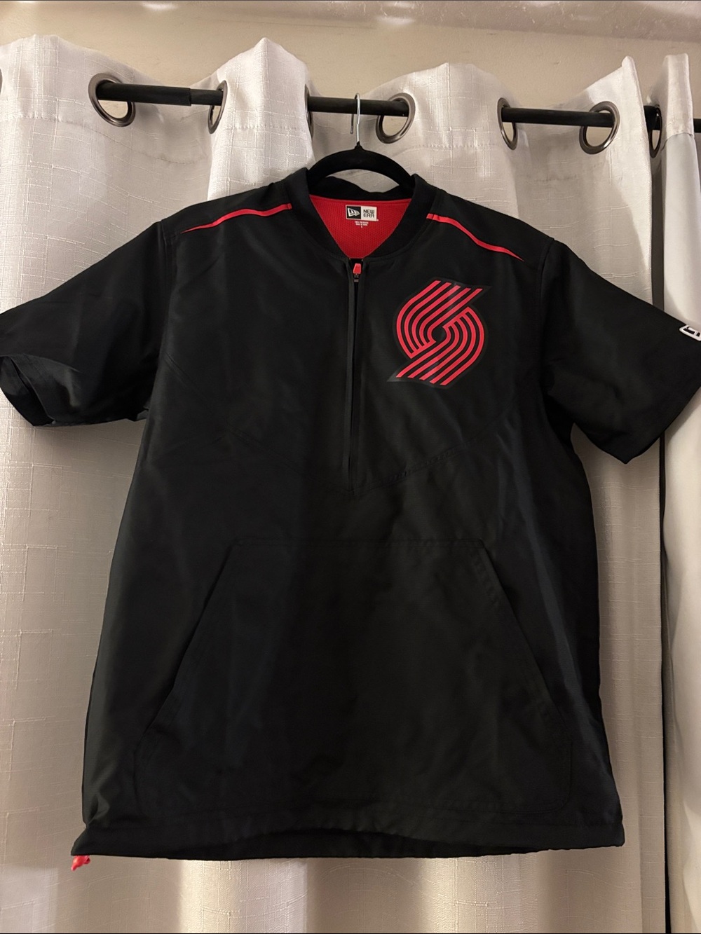 New Era Black & Red Portland Trail Blazers Half-Zip Jacket men’s Small